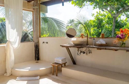 Zona Hotelera Villa | Beautiful 5 BR Beachfront Villa
