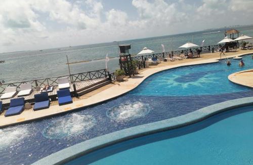 Puerto Juarez Apartment | Beautiful condo a few steps to sea