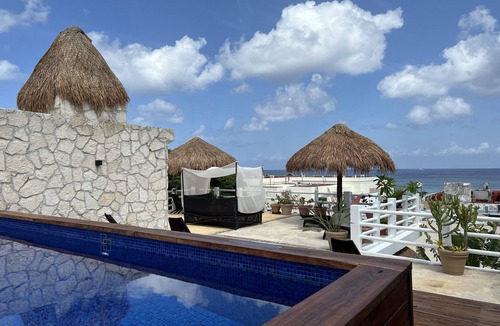 Colonia Centro Hotel | Beautiful newly remodeled full size suite with pool