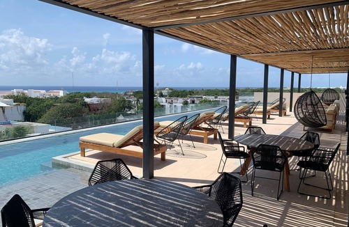 Centro Condo | Big Beautiful Studio Apartment - Rooftop Pool Ocean View