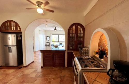 Luis Donaldo Colosio House | Big Beautiful House One Street Away from the 5 AVE