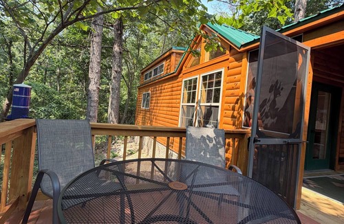 Blue Eye Cabin | Bobcat Log Cabin