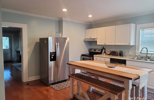 Northside House | Book it, and see why our guests love us! Enjoy a fully fenced in & private yard.