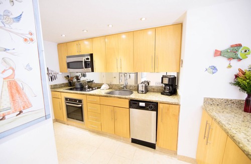 Zona Hotelera Norte Condo | Breathtaking Modern Beachfront 2BR, Walk2Town Snorkeling amazing exclusive north