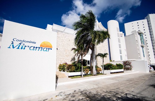 Zona Hotelera Norte Condo | Breathtaking Modern Beachfront 2BR, Walk2Town Snorkeling amazing exclusive north