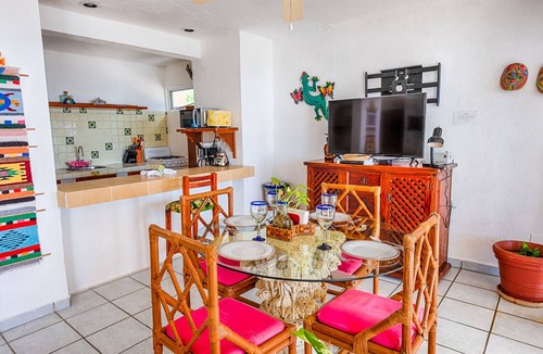 Akumal Condo | Bright and airy beachfront condo at your doorstep! AC, swimming pool!