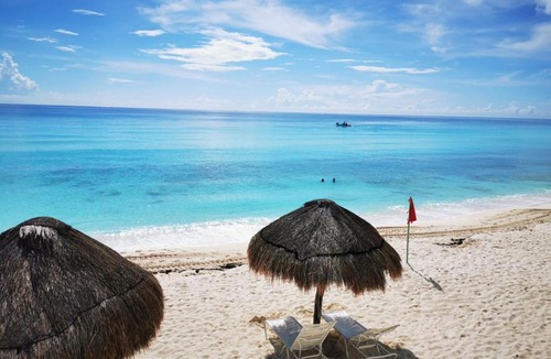 Zona Hotelera Apartment | Brisas Beachfront Studios in Hotel Zone