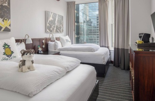 Downtown Chicago Hotel | Burnham Two Queen - Stylish Comfort by the Theatre District, 2 Units