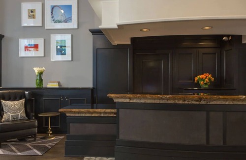 Downtown Chicago Hotel | Burnham Two Queen - Stylish Comfort by the Theatre District, 2 Units