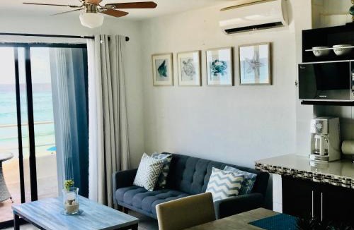 Zona Hotelera Apartment | Cancun Hotel Zone, Beachfront 2 BR Apartment - Prime Location