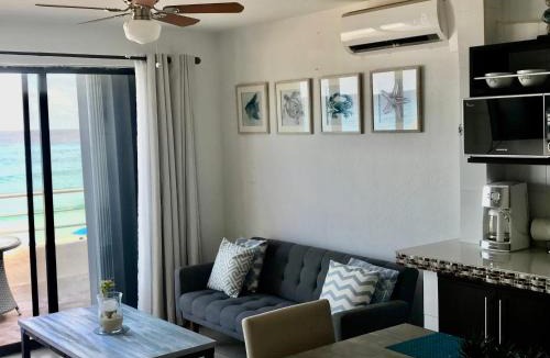 Zona Hotelera Apartment | Cancun Hotel Zone, Beachfront 2 BR Apartment - Prime Location