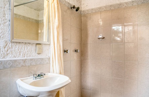 Downtown Cancun Hotel | Capital O Farallon Inn, Cancún