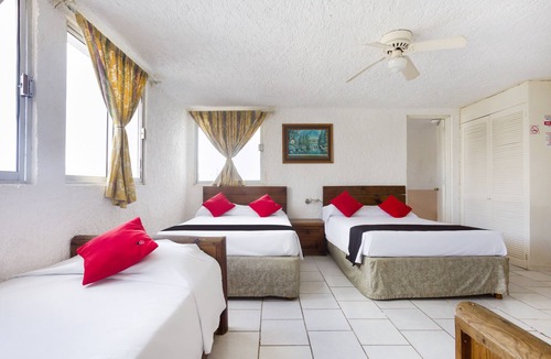 Downtown Cancun Hotel | Capital O Farallon Inn, Cancún