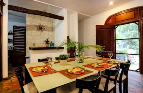 Playacar Fase I House | Casa 7 hab, 9 camas y a 2 cuadras de la Playa !!!