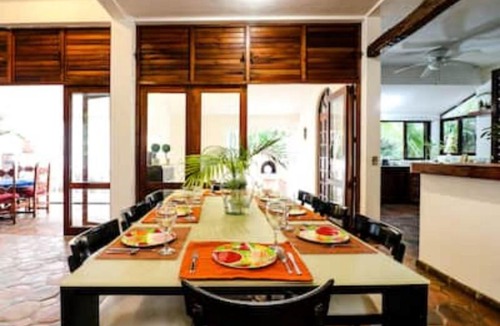 Playacar Fase I House | Casa 7 hab, 9 camas y a 2 cuadras de la Playa !!!