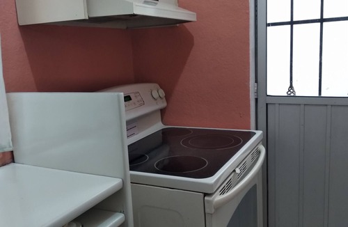 Cancun House | Casa Bikini - WiFi - Kitchen - TV - Park Supermarket Restaurants Nearby