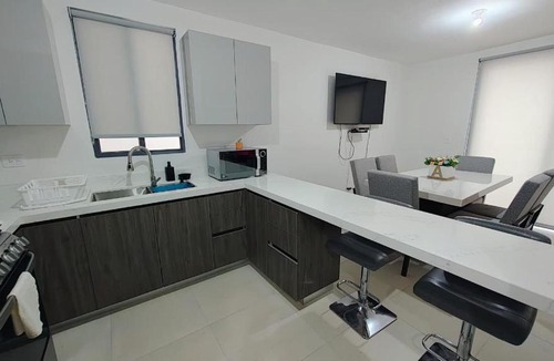 Guadalupe House | Casa Familiar de 3 habitaciones en Guadalupe BBVA FIFA