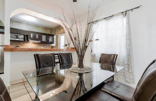 S.M. 57 House | Casa Huayacan | entera y privada de un piso | sin escaleras | Terraza patio