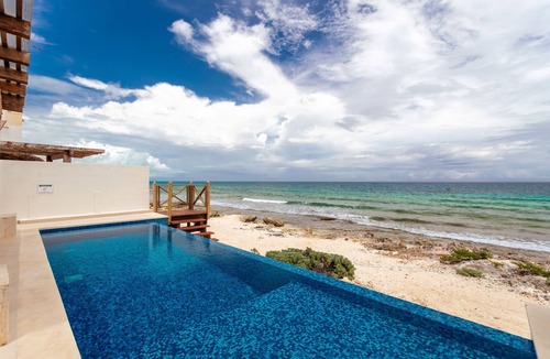Colonia Salina Chica House | Casa Javi- Ocean Front Located Mid Isla Mujeres