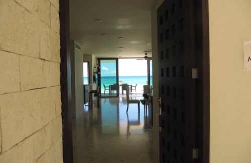 Playacar Fase I House | Casa Moskito, Oceanfront beautiful Villa, 150 Mbps