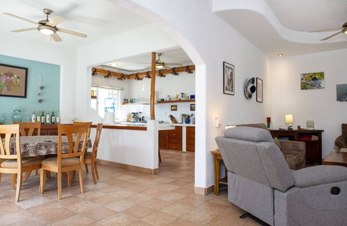 Colonia Andres House | Casa Olas 3 bedroom, 2.5 bathrooms, private garage and swimming pool.
