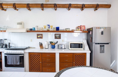 Colonia Andres House | Casa Olas 3 bedroom, 2.5 bathrooms, private garage and swimming pool.