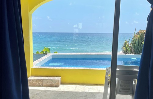 Colonia Meteorologico Villa | Casa Roca Caribe - 1st Floor Suite - 2 Bedroom, 1 Bathroom, Oceanside Pool