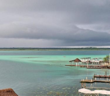 Chetumal House | Casa Sirena - A orilla de la laguna y Cenote Esmeralda