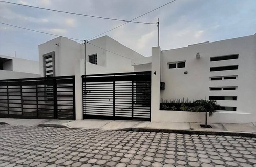 Cocoyoc House | CASA TURQUESA 3-bedroom apartment in peaceful Yautepec with AC comfort y alberca