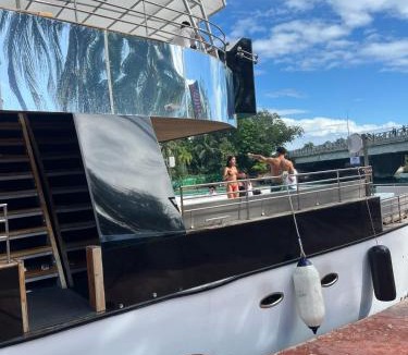 Zona Hotelera Boat Rental | Catamarán de lujo HASTEN