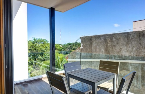Downtown Condo | Central, Balcony, Rooftop Pool, 24 hr Security, Garage parking