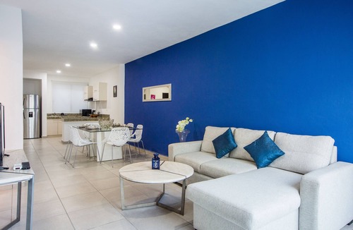 Downtown Apartment | Central & Brilliant 2BR Flat with Private Balcony | Sleep 6
