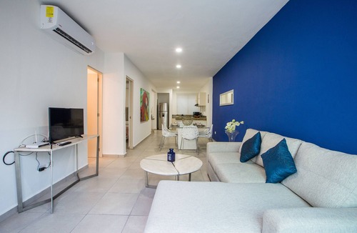 Downtown Apartment | Central & Brilliant 2BR Flat with Private Balcony | Sleep 6