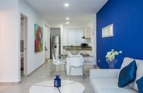 Downtown Apartment | Central & Brilliant 2BR Flat with Private Balcony | Sleep 6