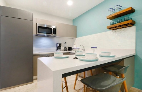 Zazil-ha Apartment | Centrally located 1BR w/sea view Rooftop pool!