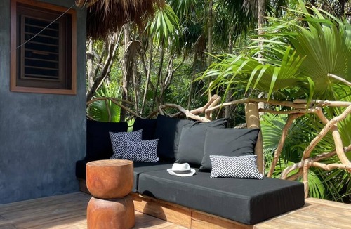 Chacchoben House | Charming 2-bedroom bungalow in lovely Tulum with WiFi, AC