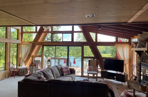 Wright City Ski Chalet | Charming Innsbrook Lakefront Retreat with 180° Water Views