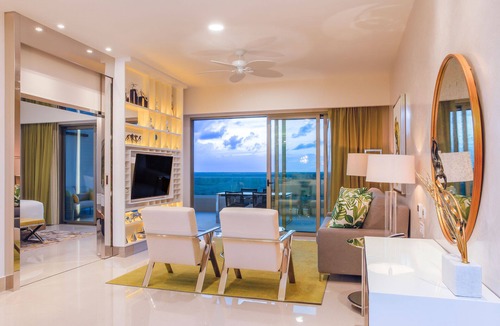 Playa Mujeres Resort | Chic 1-bedroom resort with fitness room and AC in marvelous Cancun