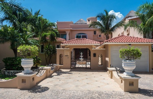 Puerto Aventuras Villa | Chic, casual luxury, private, spacious, ideal location minutes walk to the beach