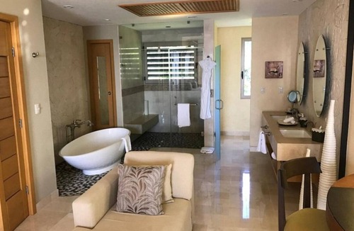 Playa Mujeres Hotel | Chic hotel with gorgeous pools and views in beautiful Cancún