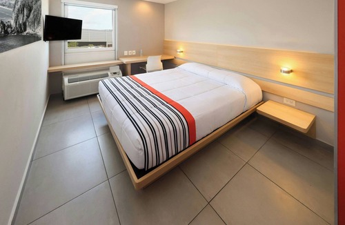 Downtown Cancun Hotel | City Express Junior by Marriott Cancun