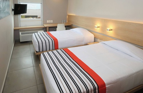 Downtown Cancun Hotel | City Express Junior by Marriott Cancun