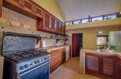 Akumal House | Classic Akumal villa located on Yal Ku Lagoon, pool, AC and more!
