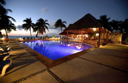 Centro - Supmza 001 Condo | Clean, Immaculate Beachfront 2nd Floor Condo #17 at Nautibeach