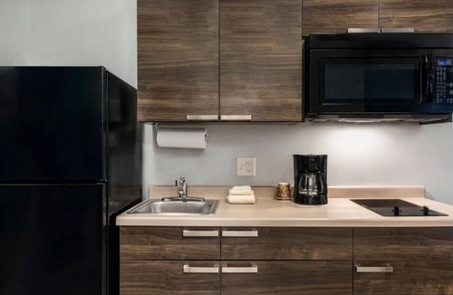 Augusta Hotel | Clean, Pet-Friendly Room w/Kitchenette Near Downtown Augusta Hotspots