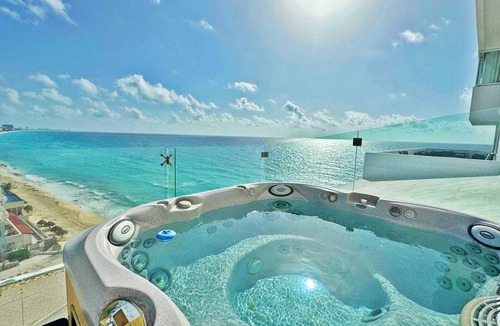 Zona Hotelera Condo | Combo #313-Tim’s Ocean Condos – Beachfront – Private Hot Tub & Beautiful Views!