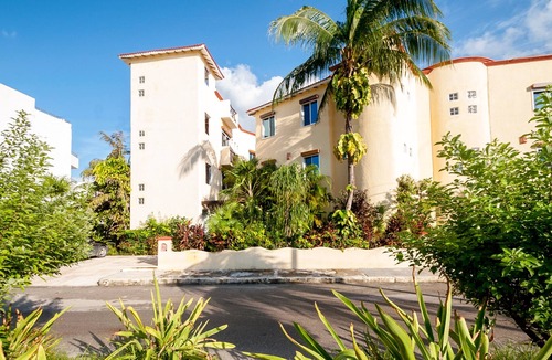 Puerto Morelos Condo | Condo de Los Amigos located in Las Iguanas, within an easy walk to the square and to the beach!