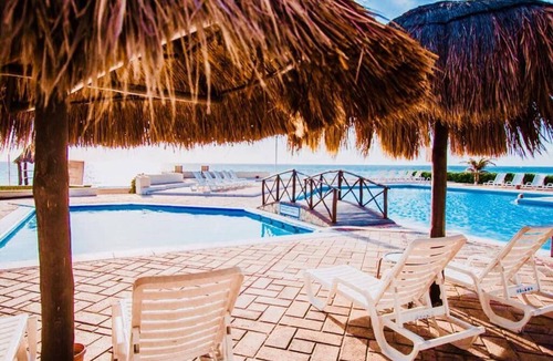 Zona Hotelera Condo | Condos Brisas offers great location for family and friends. Great beach and pool