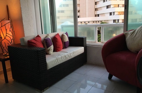 Zona Hotelera Condo | Condos Brisas offers great location for family and friends. Great beach and pool