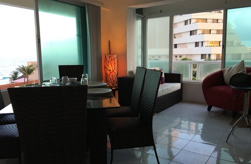 Zona Hotelera Condo | Condos Brisas offers great location for family and friends. Great beach and pool